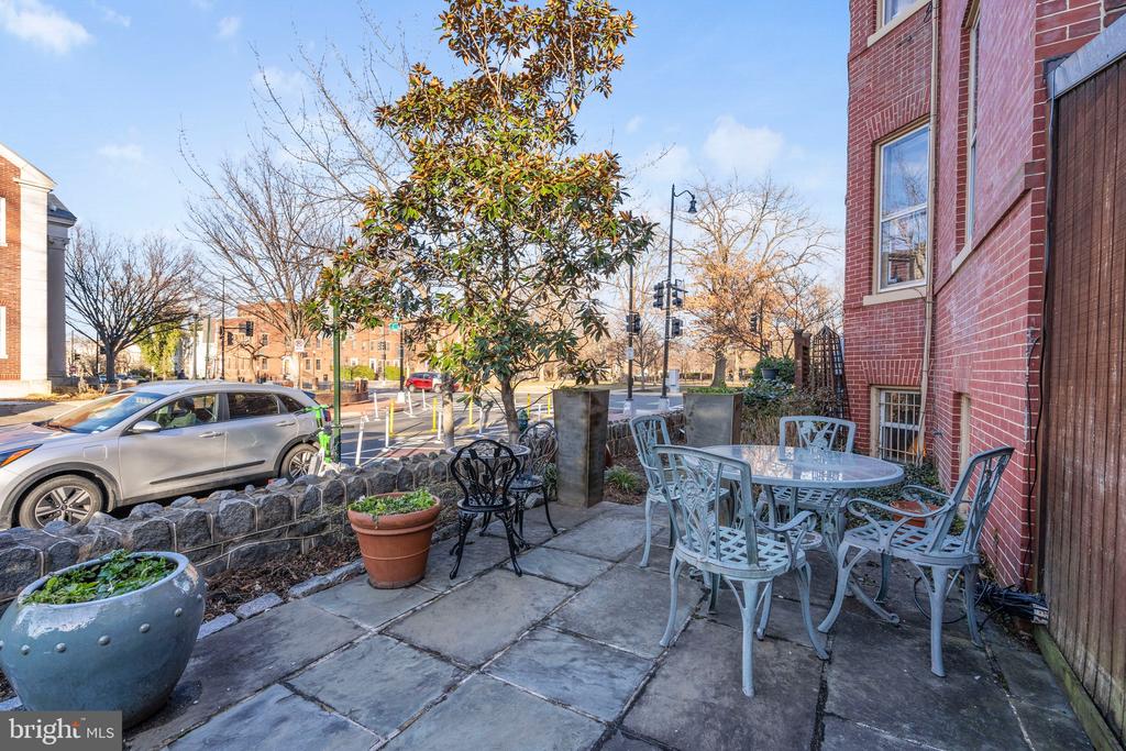 226 4th St NE