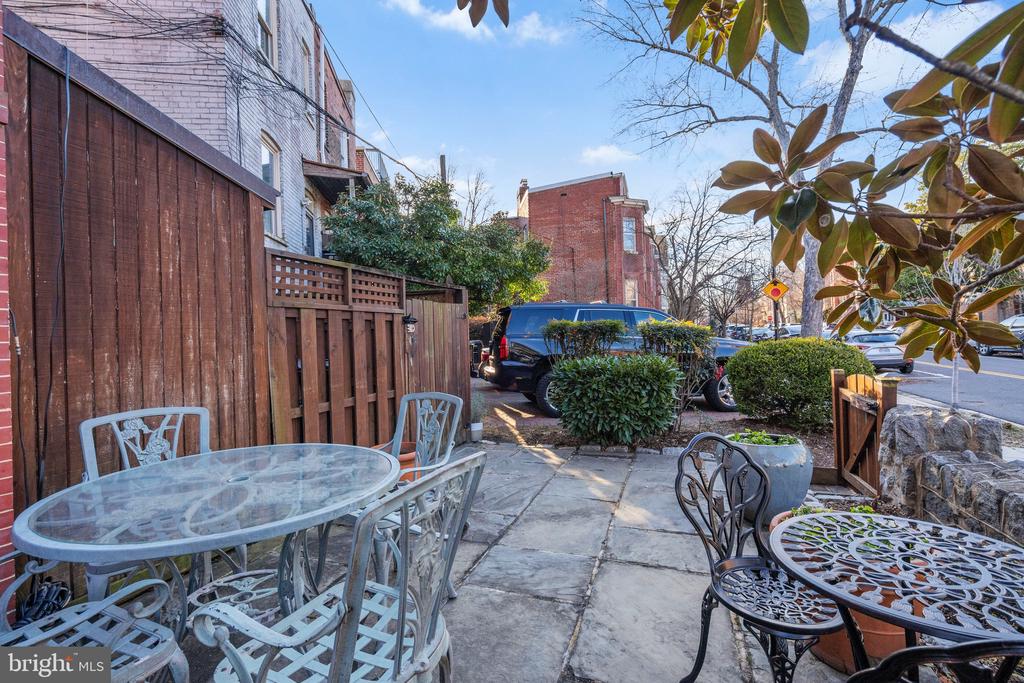 226 4th St NE