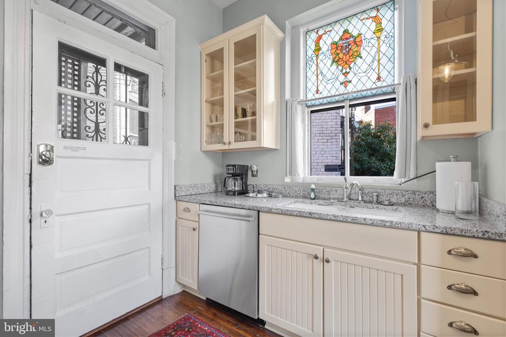 226 4th St NE