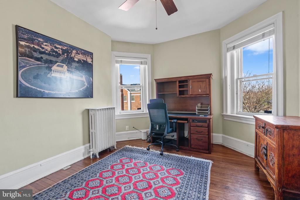 226 4th St NE