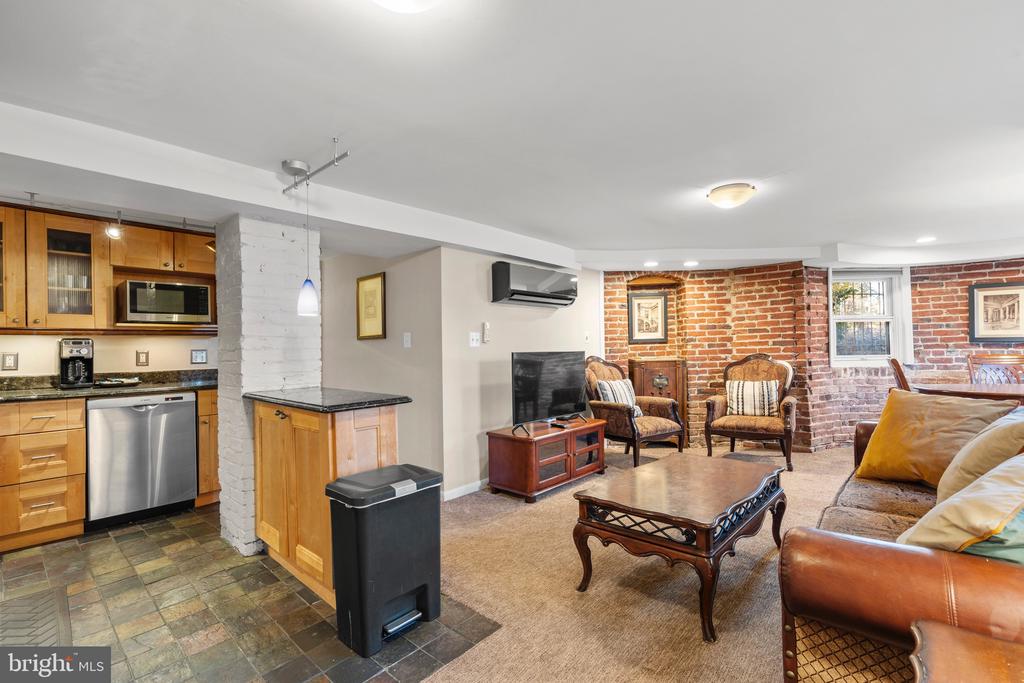 226 4th St NE