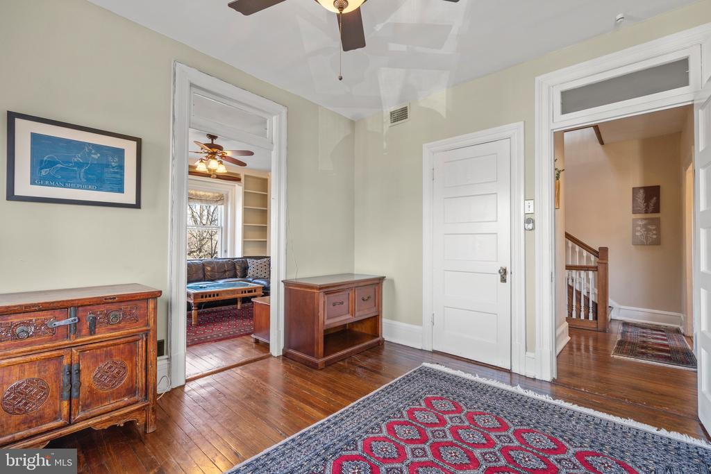 226 4th St NE