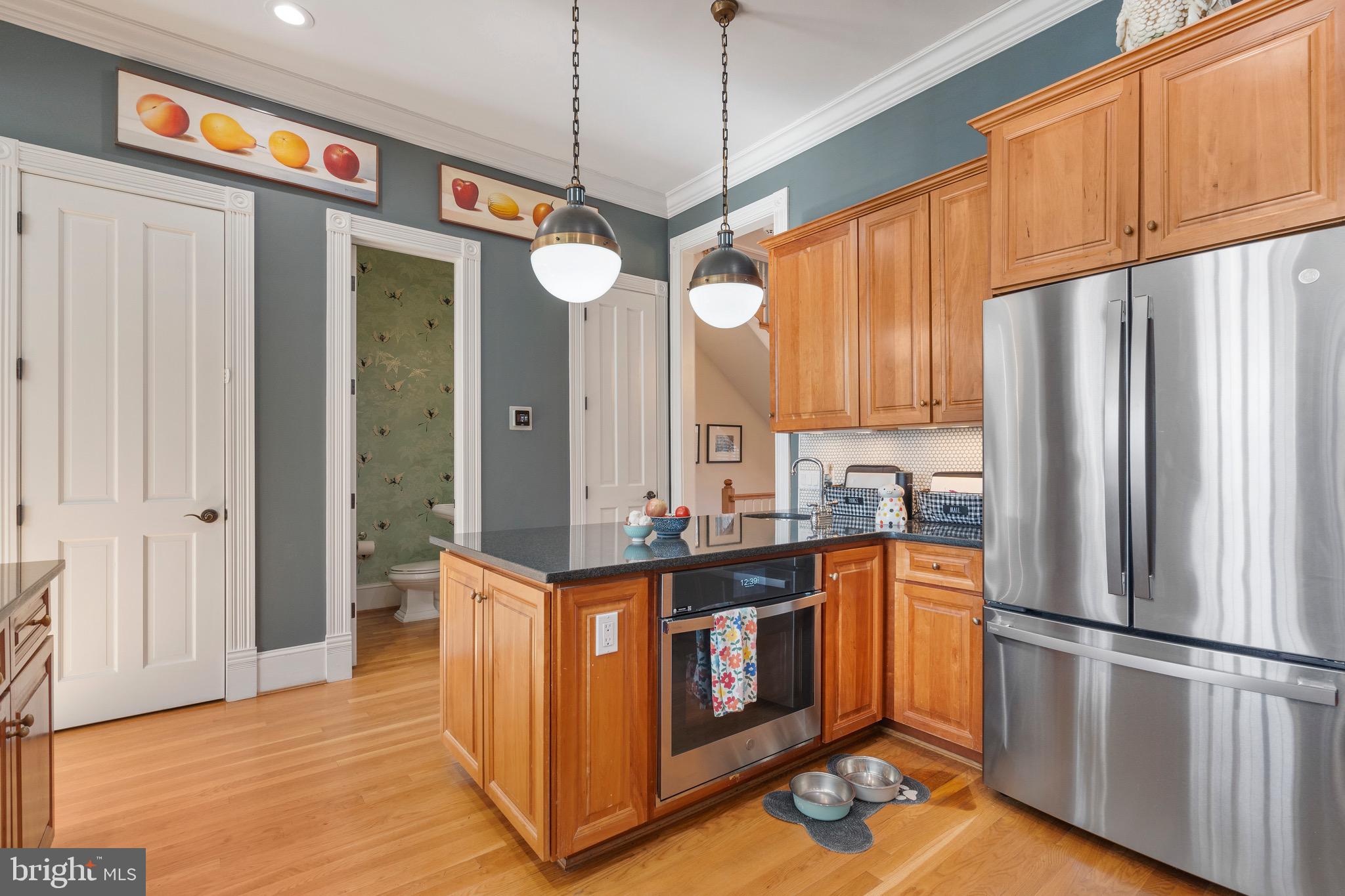 411 G St SE