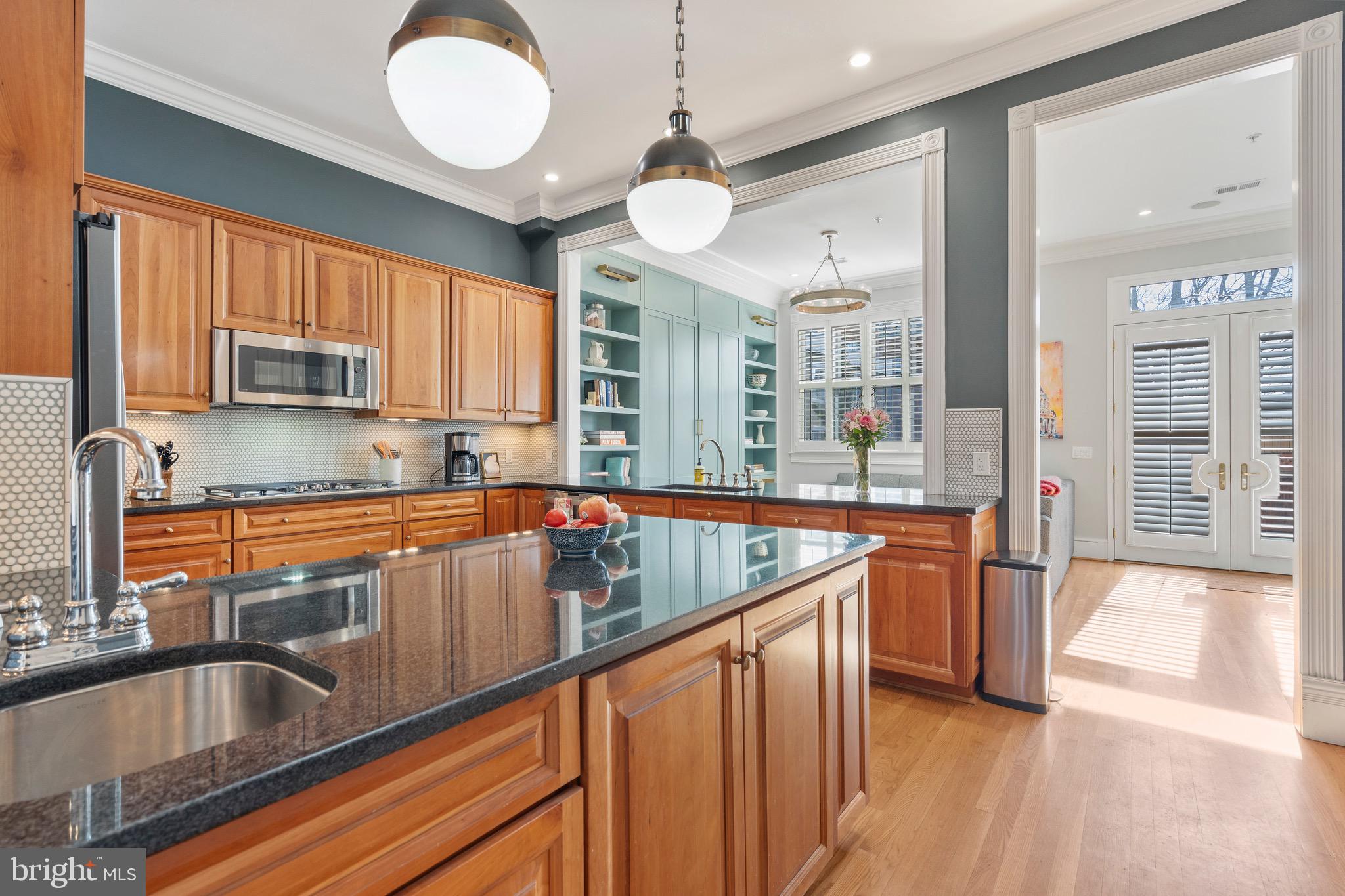 411 G St SE