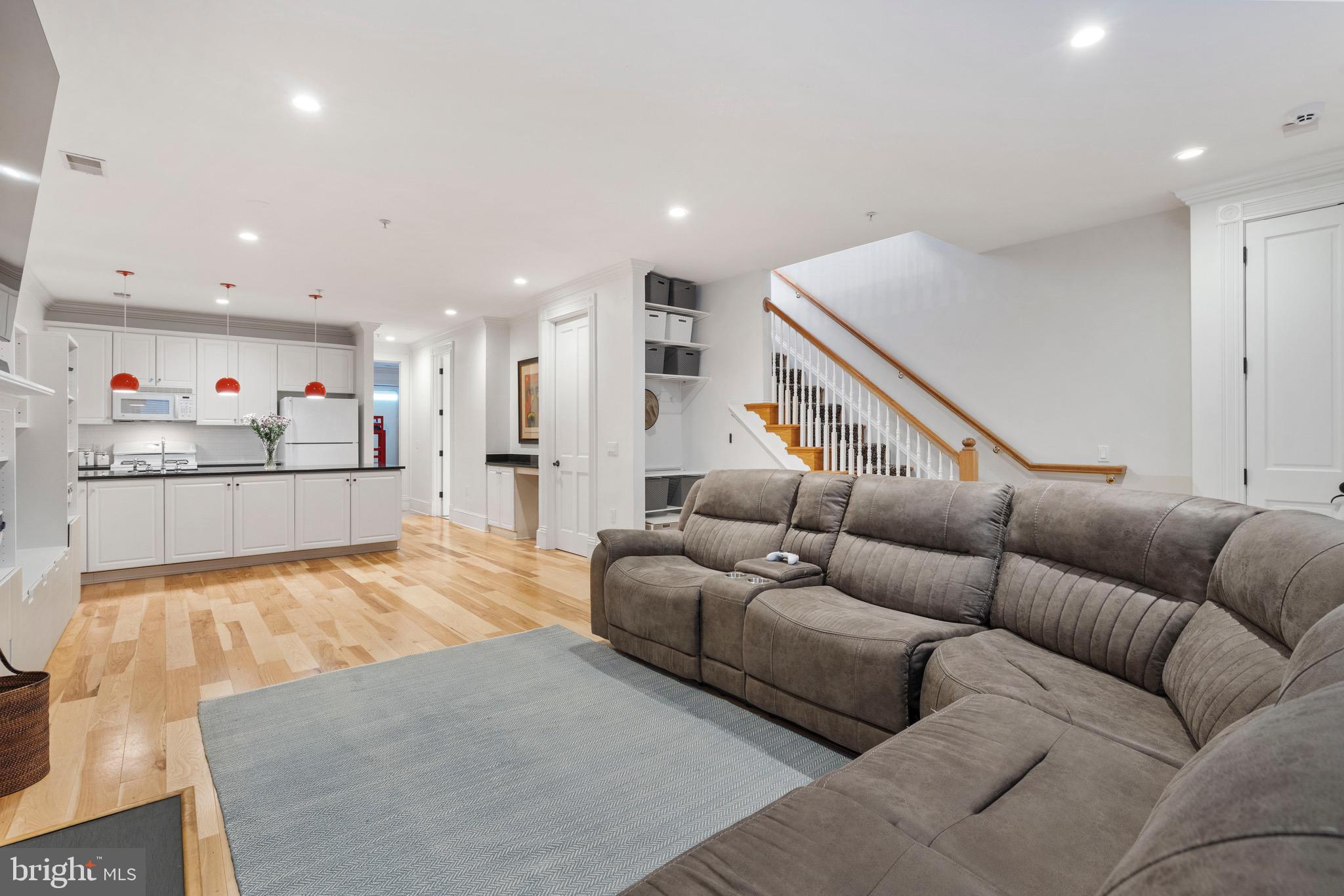 411 G St SE