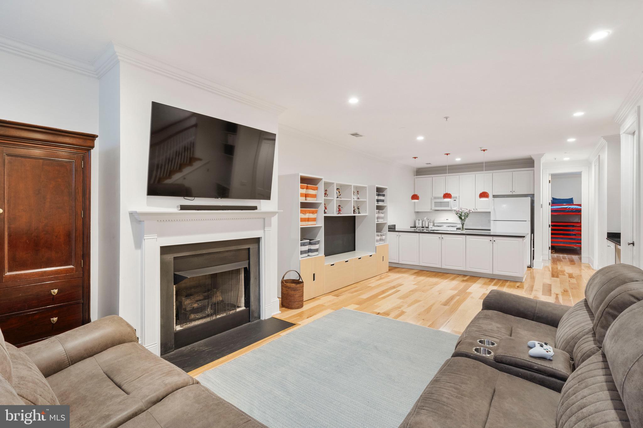 411 G St SE