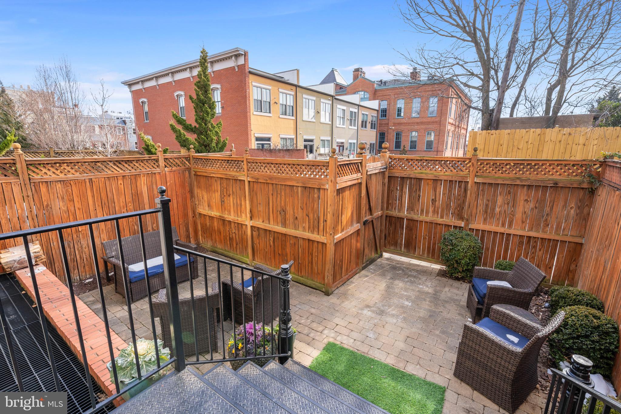 411 G St SE