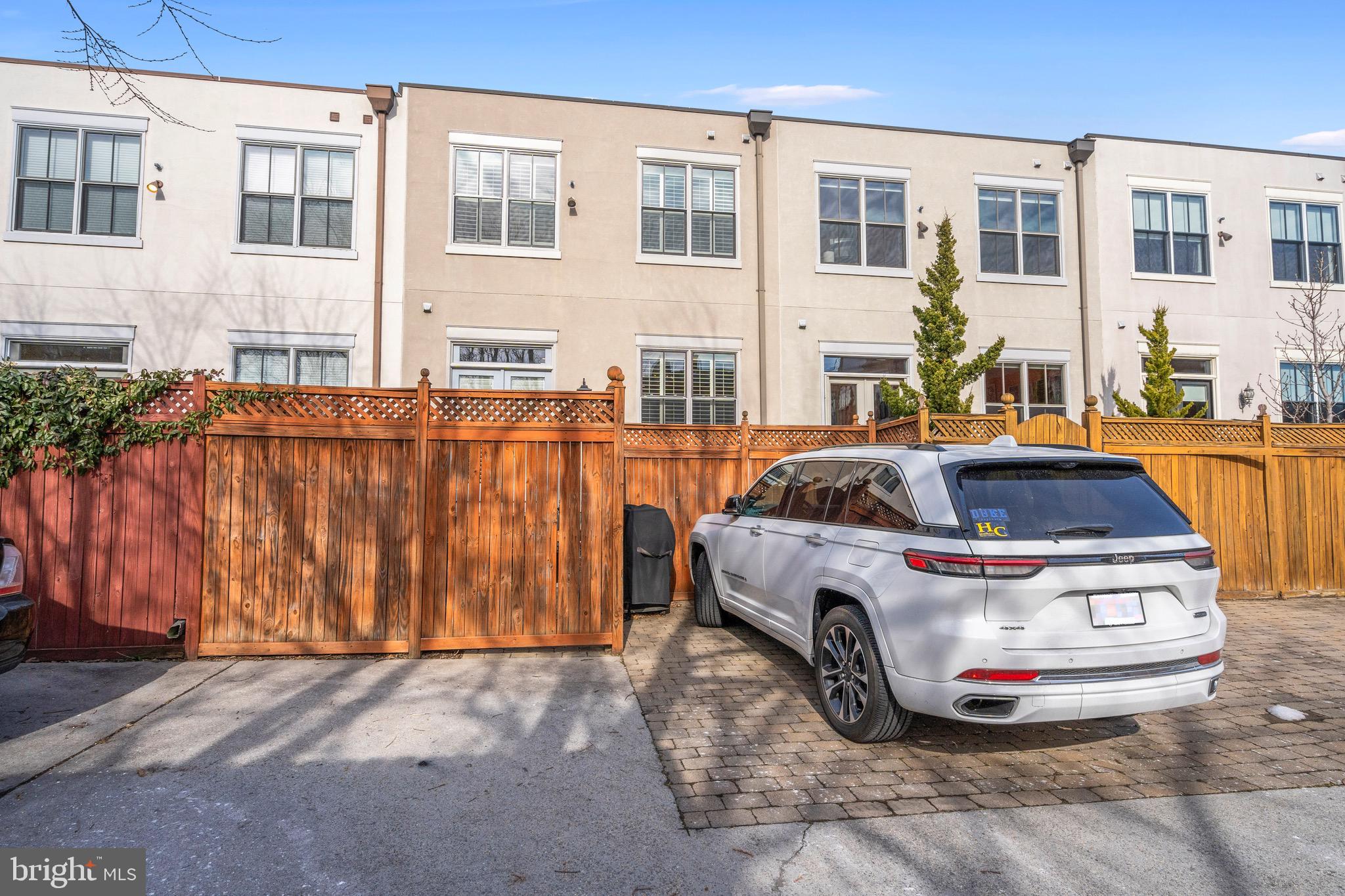 411 G St SE