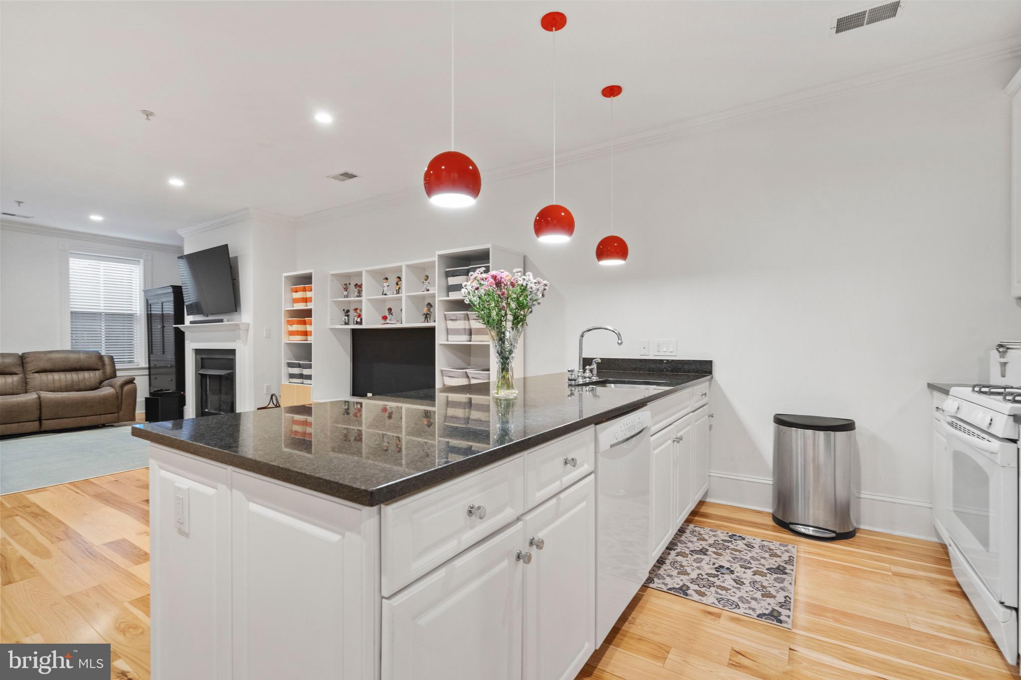 411 G St SE