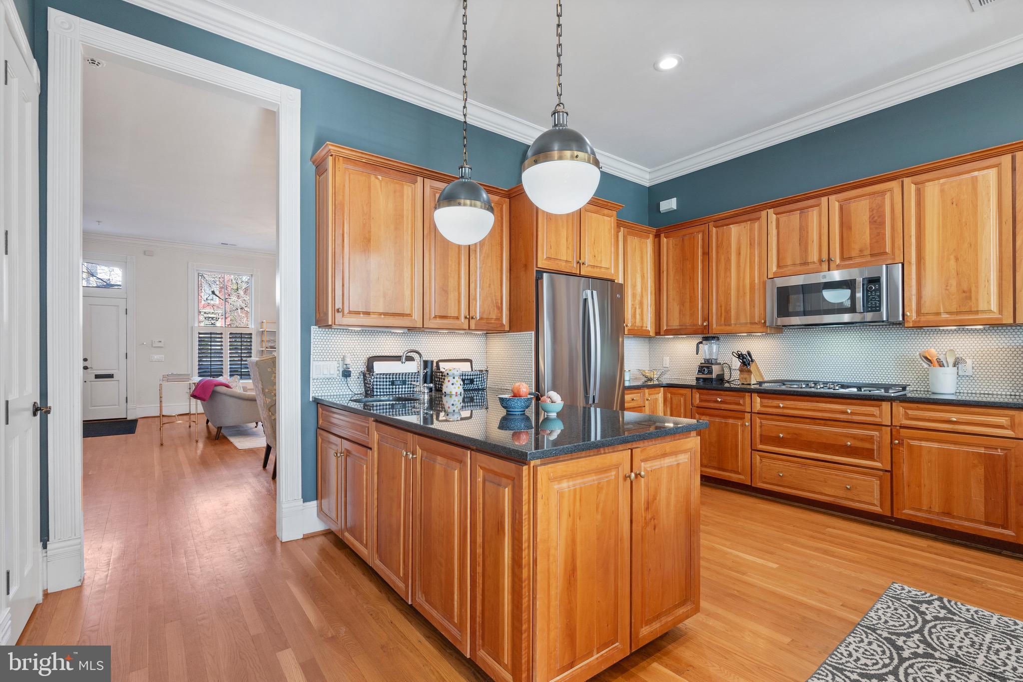 411 G St SE