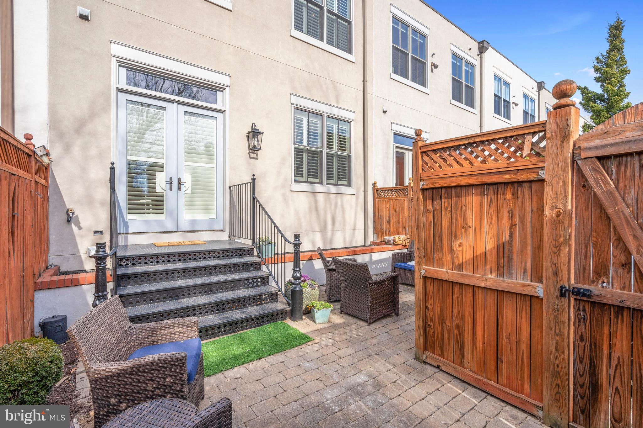 411 G St SE