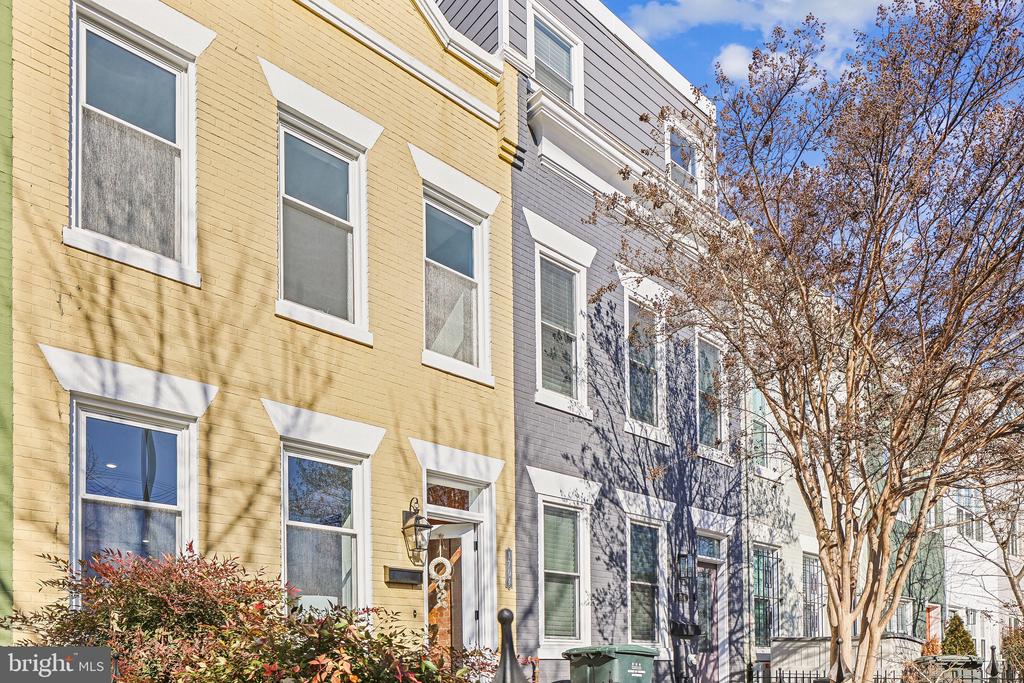 1704 A St SE