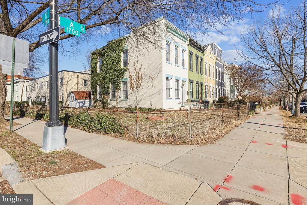1704 A St SE