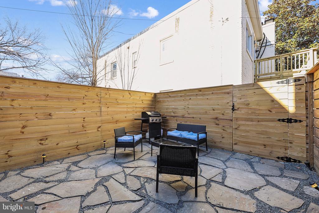 1704 A St SE
