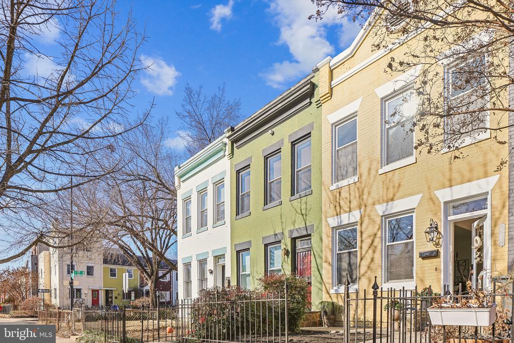 1704 A St SE
