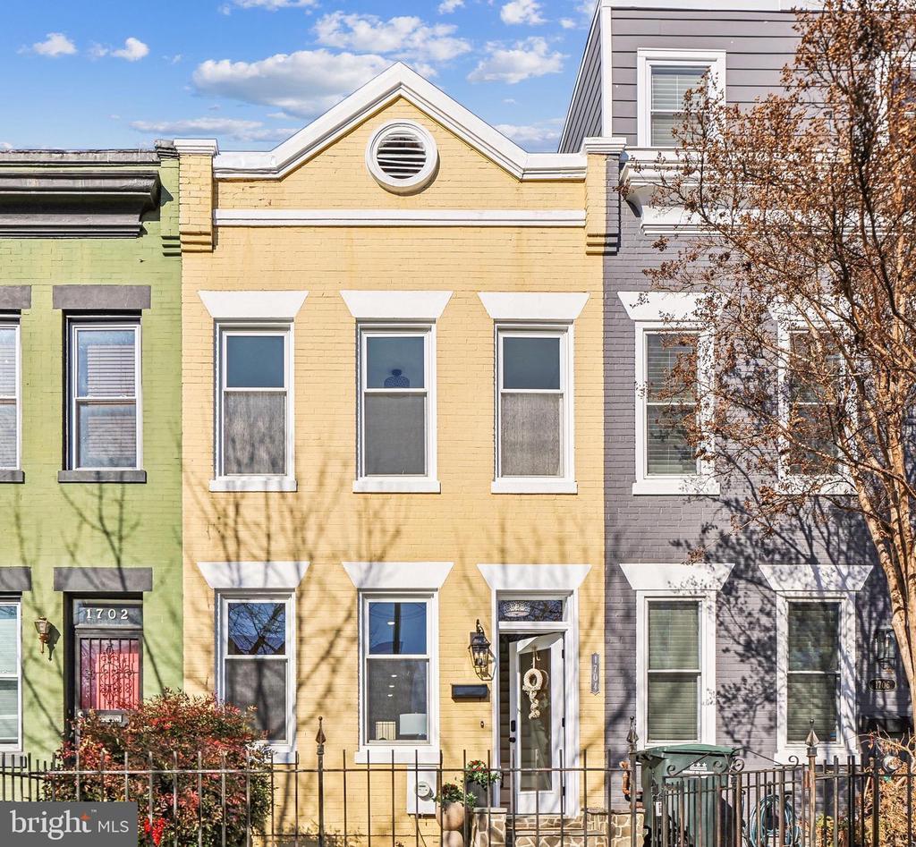 1704 A St SE