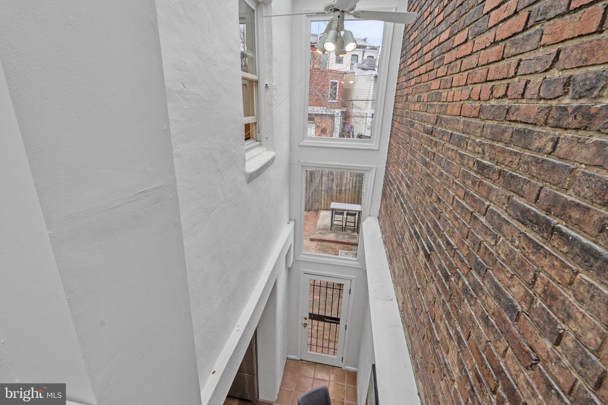 622 C St NE