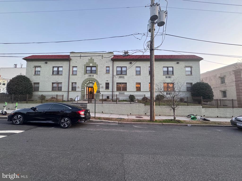 315 EVARTS ST NE #109