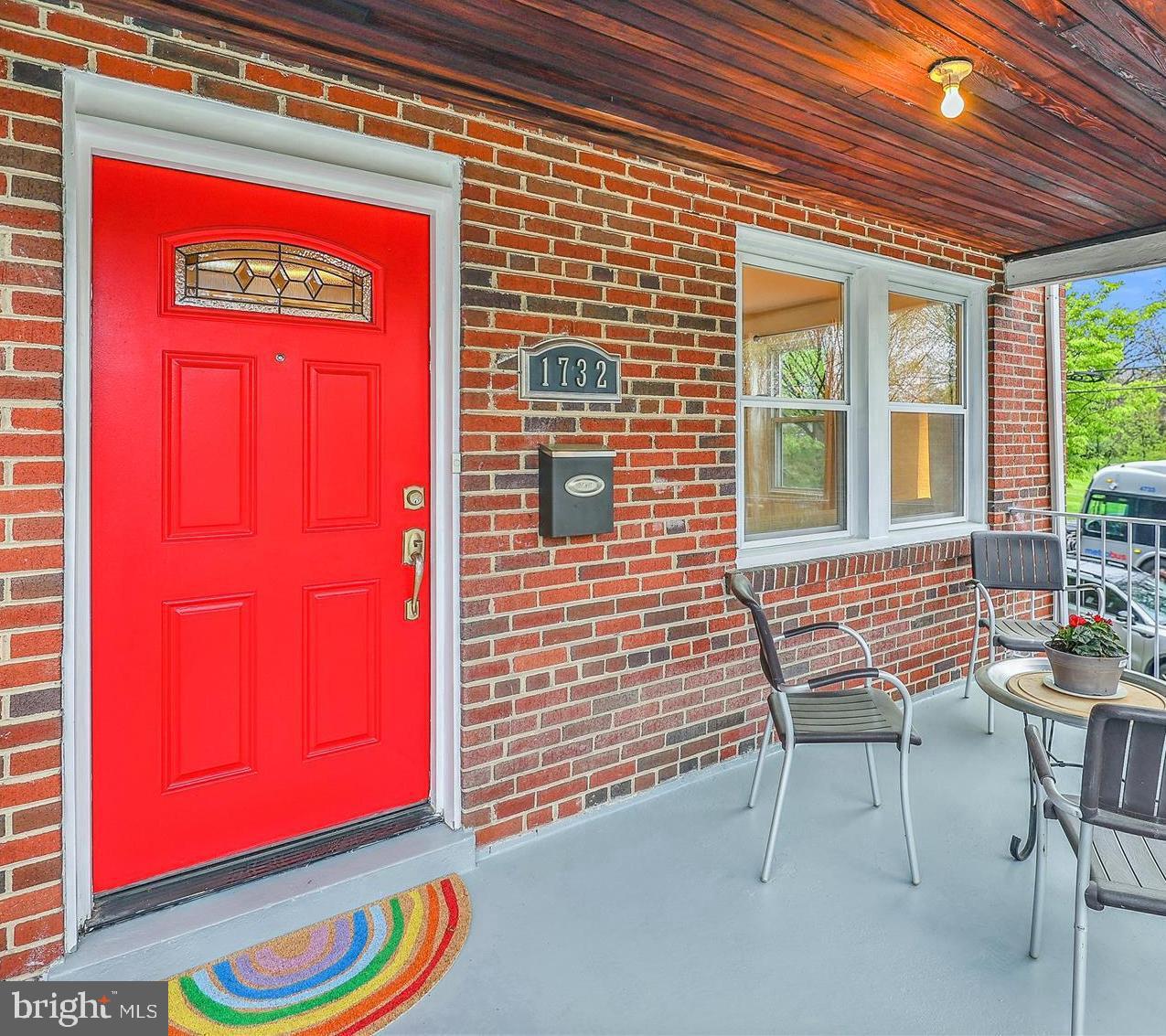 1732 Girard St NE