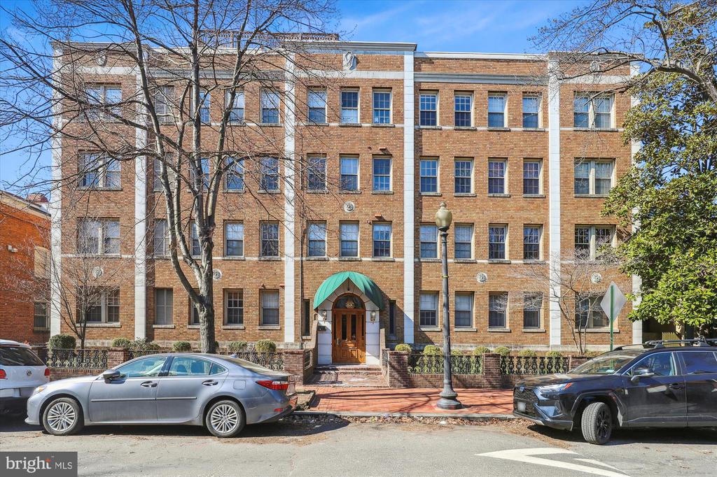18 9th St NE #207