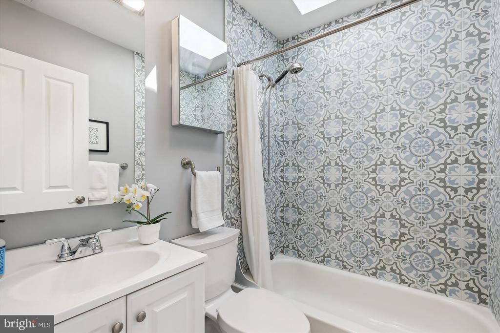 630 Browns Ct SE