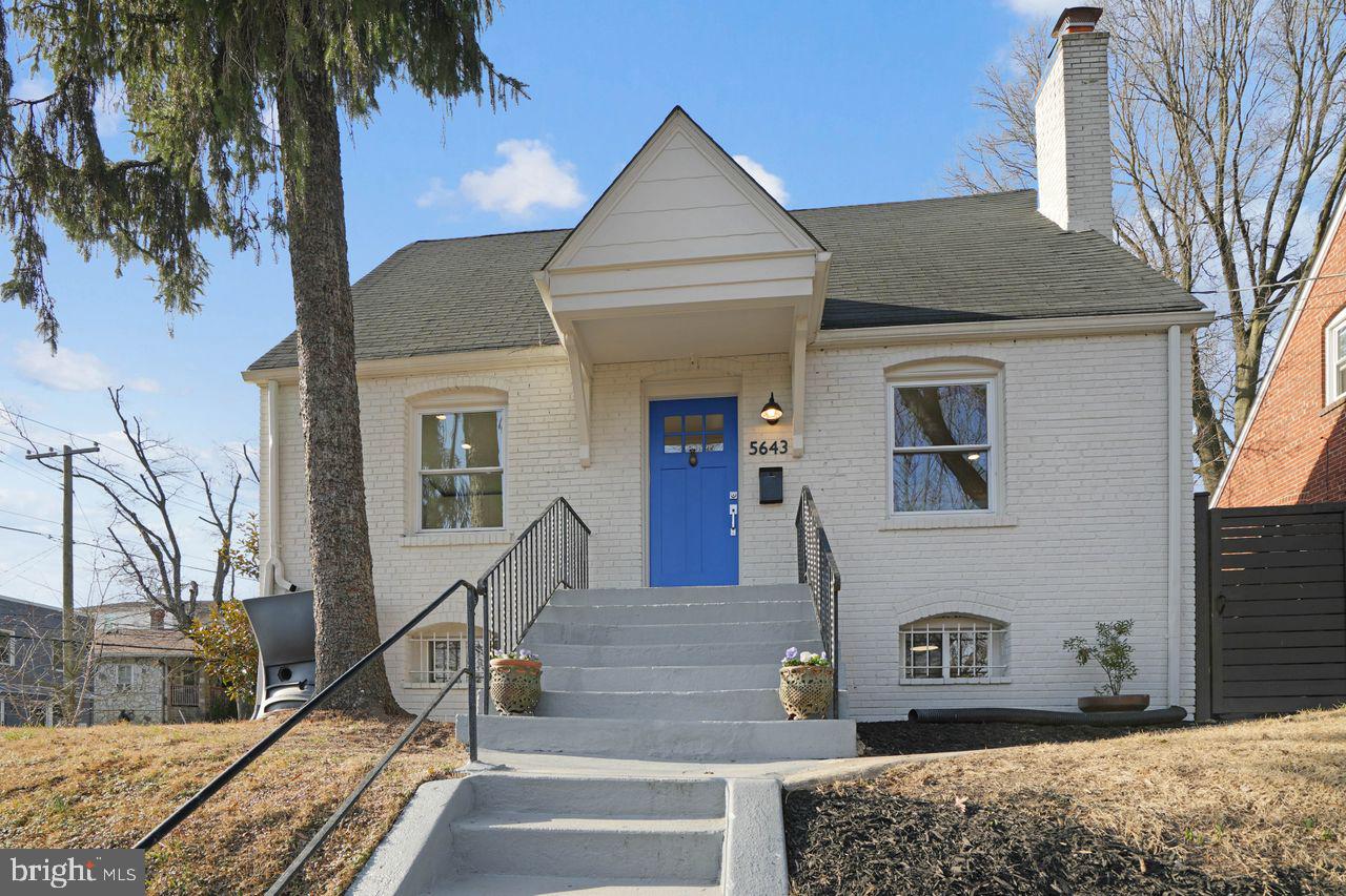 5643 Clay Pl NE