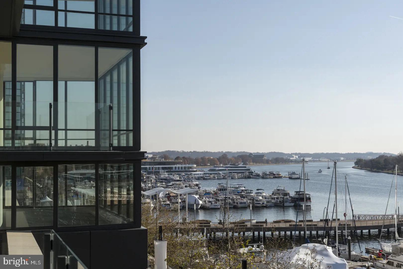 45 SUTTON SQ SW #1115