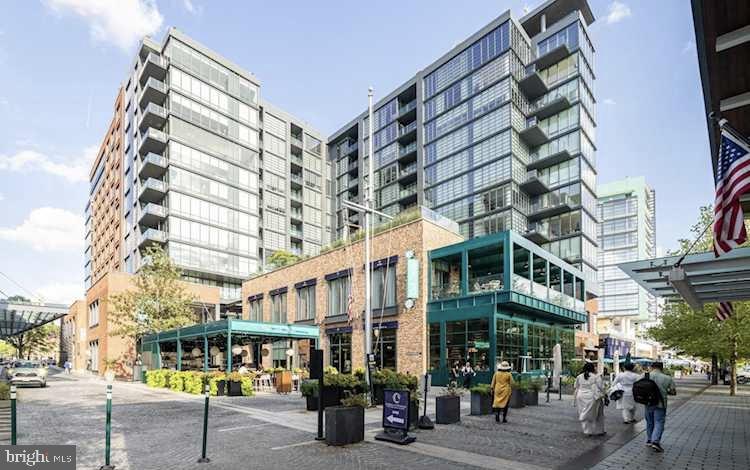 45 SUTTON SQ SW #1115