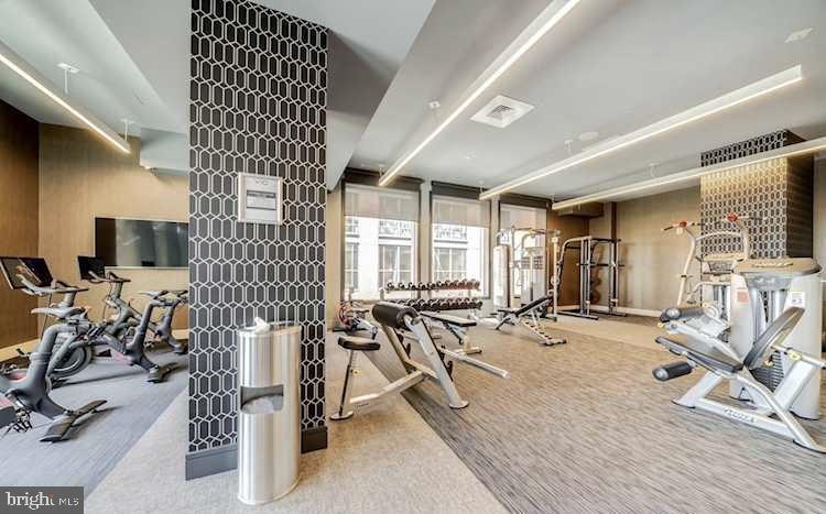 45 SUTTON SQ SW #1115