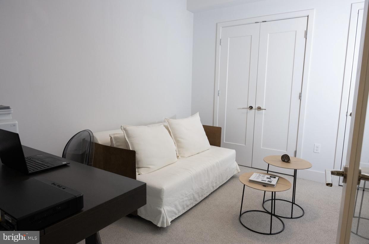 45 SUTTON SQ SW #1115