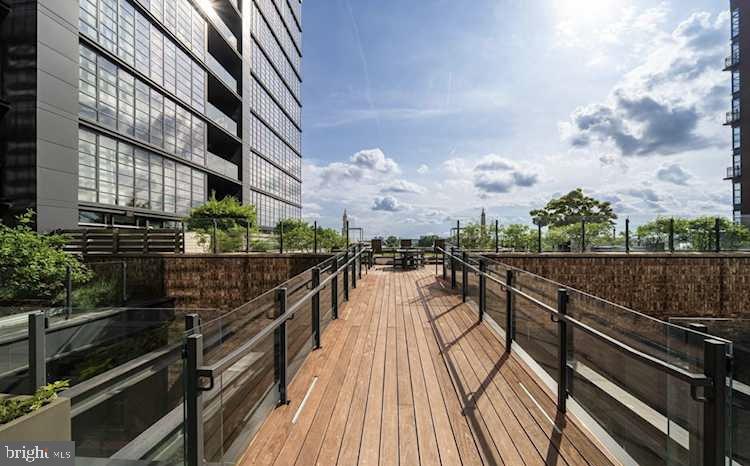 45 SUTTON SQ SW #1115