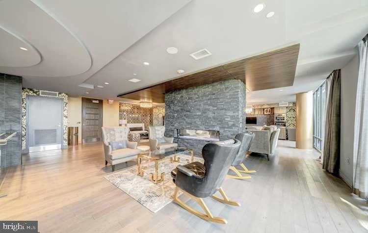 45 SUTTON SQ SW #1115