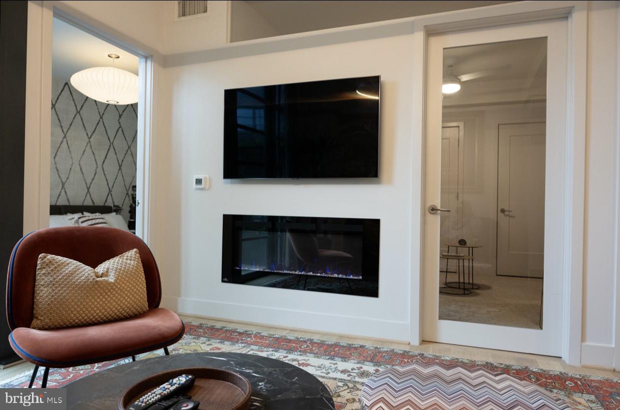 45 SUTTON SQ SW #1115