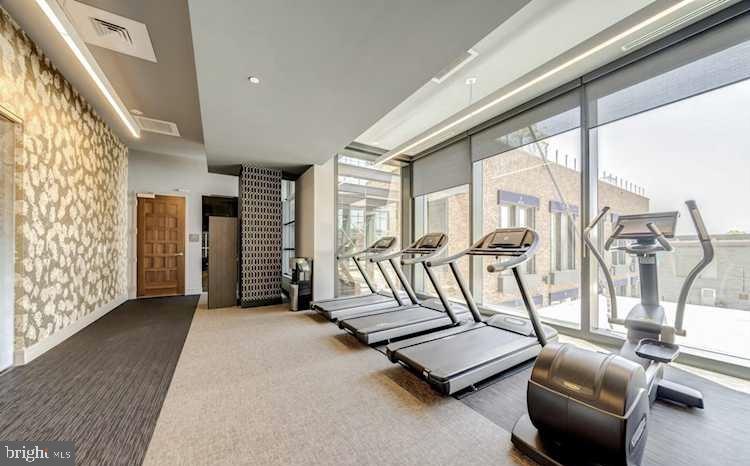 45 SUTTON SQ SW #1115