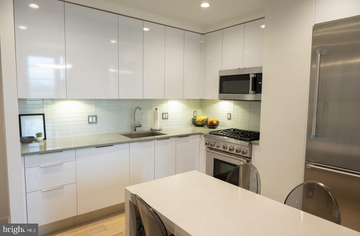 45 SUTTON SQ SW #1115