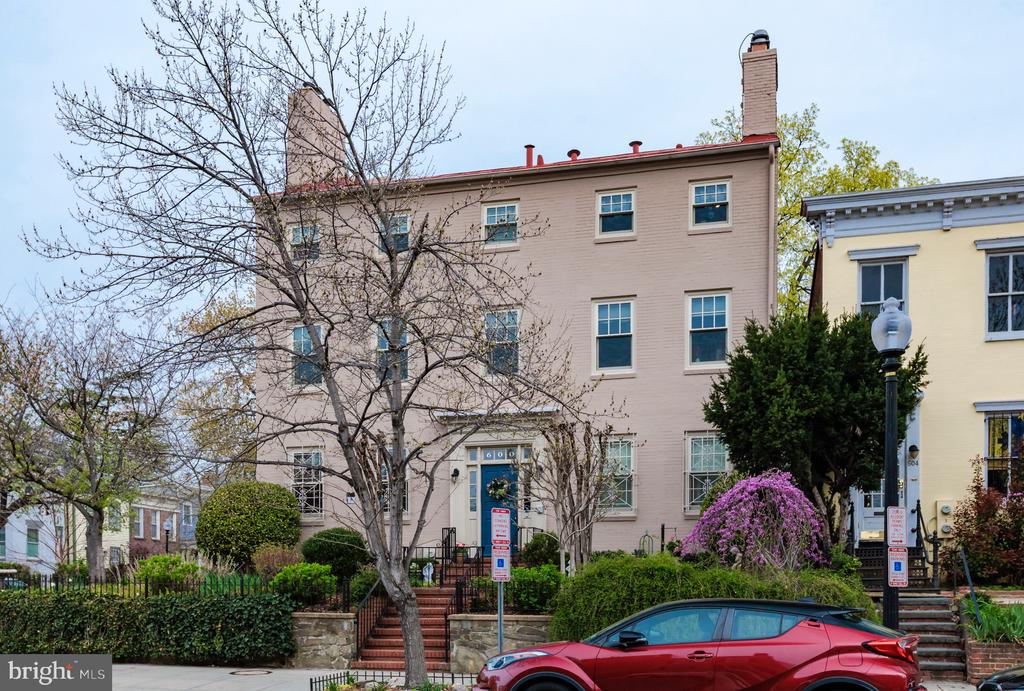 600 G St SE