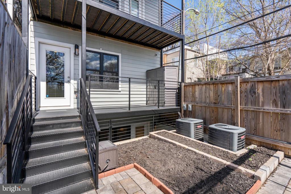 1169 Neal St NE #1