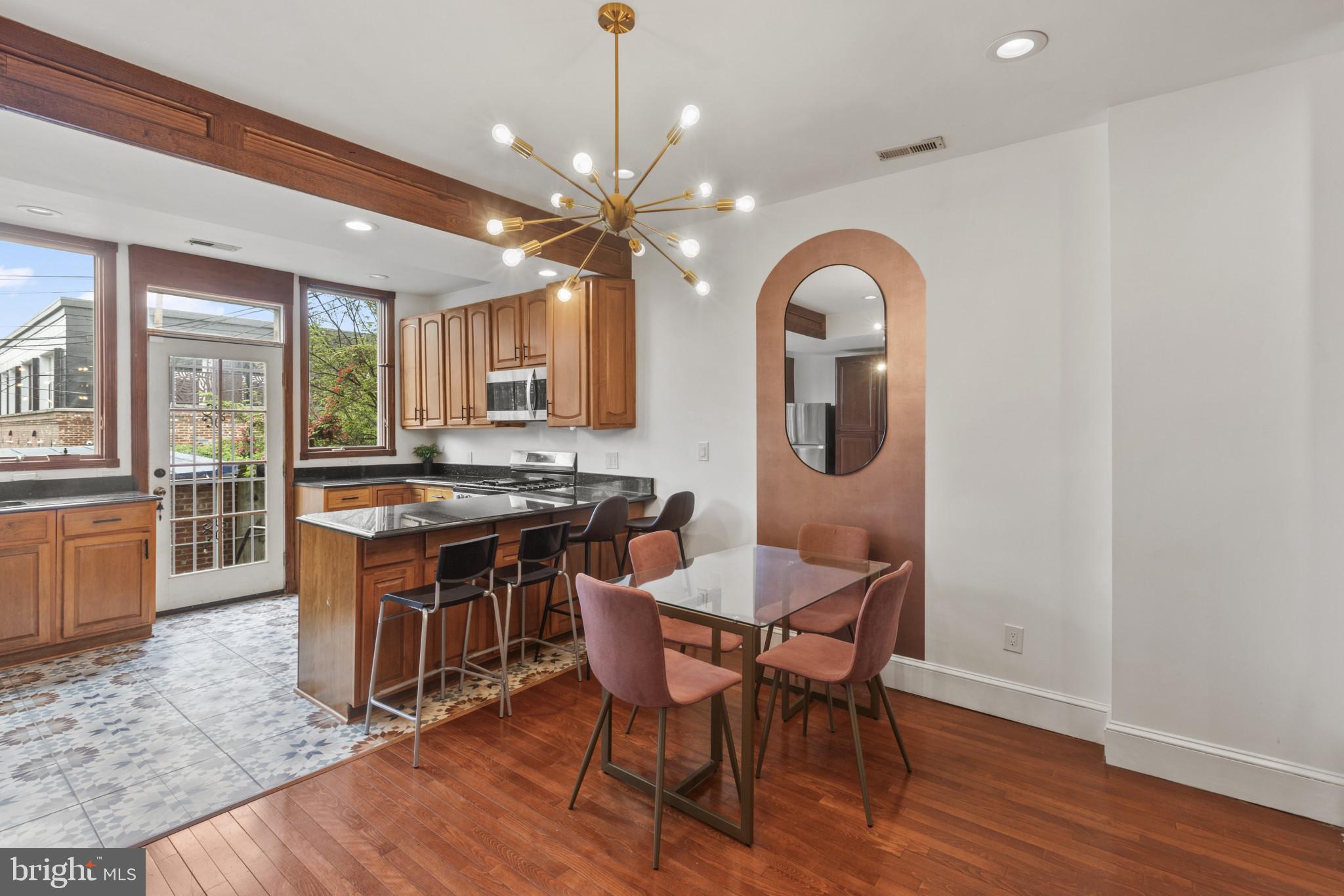 1004 IRVING ST NW