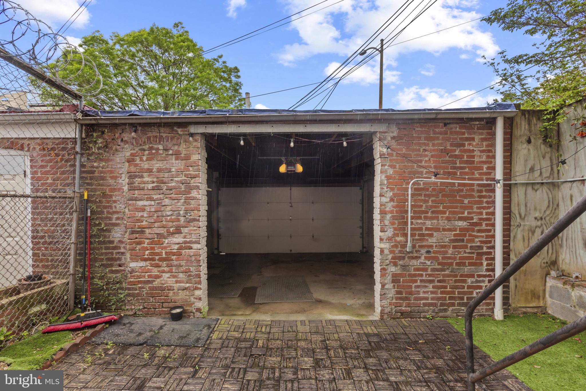 1004 IRVING ST NW