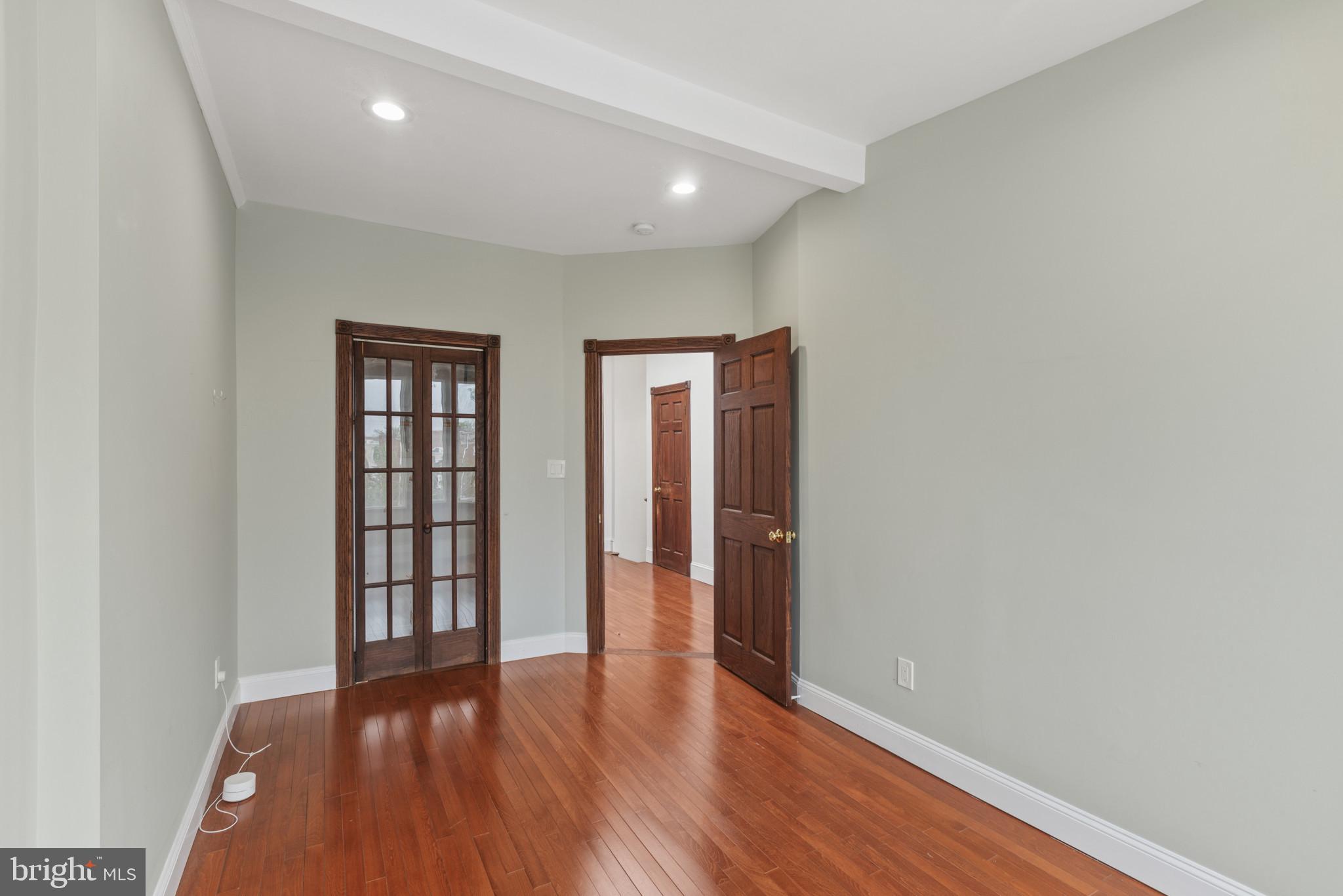 1004 IRVING ST NW
