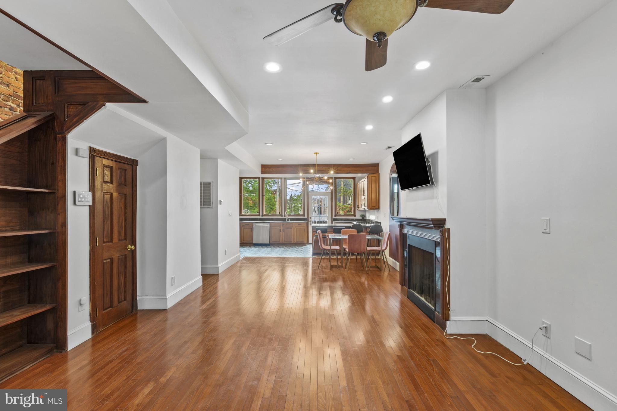1004 IRVING ST NW
