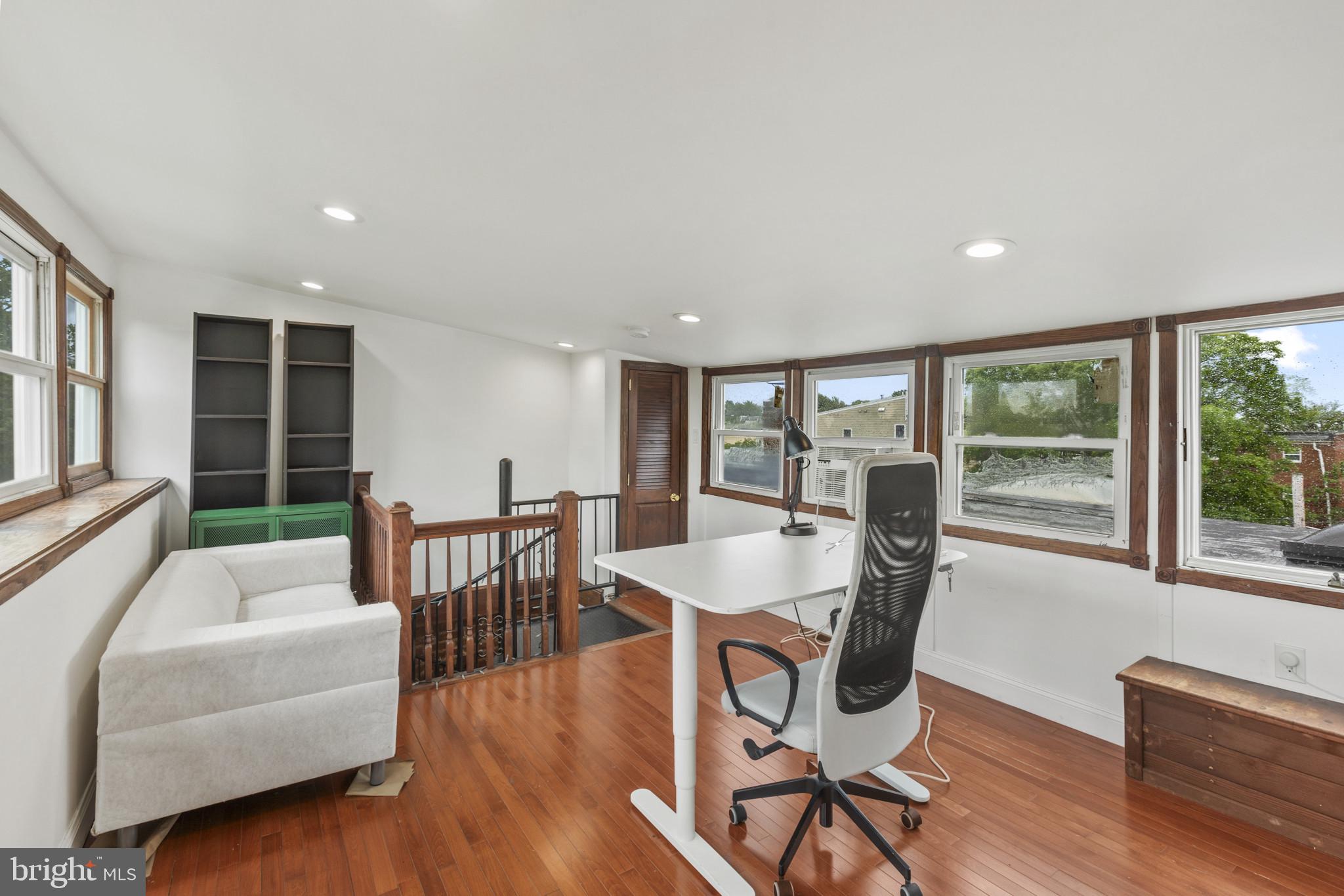 1004 IRVING ST NW