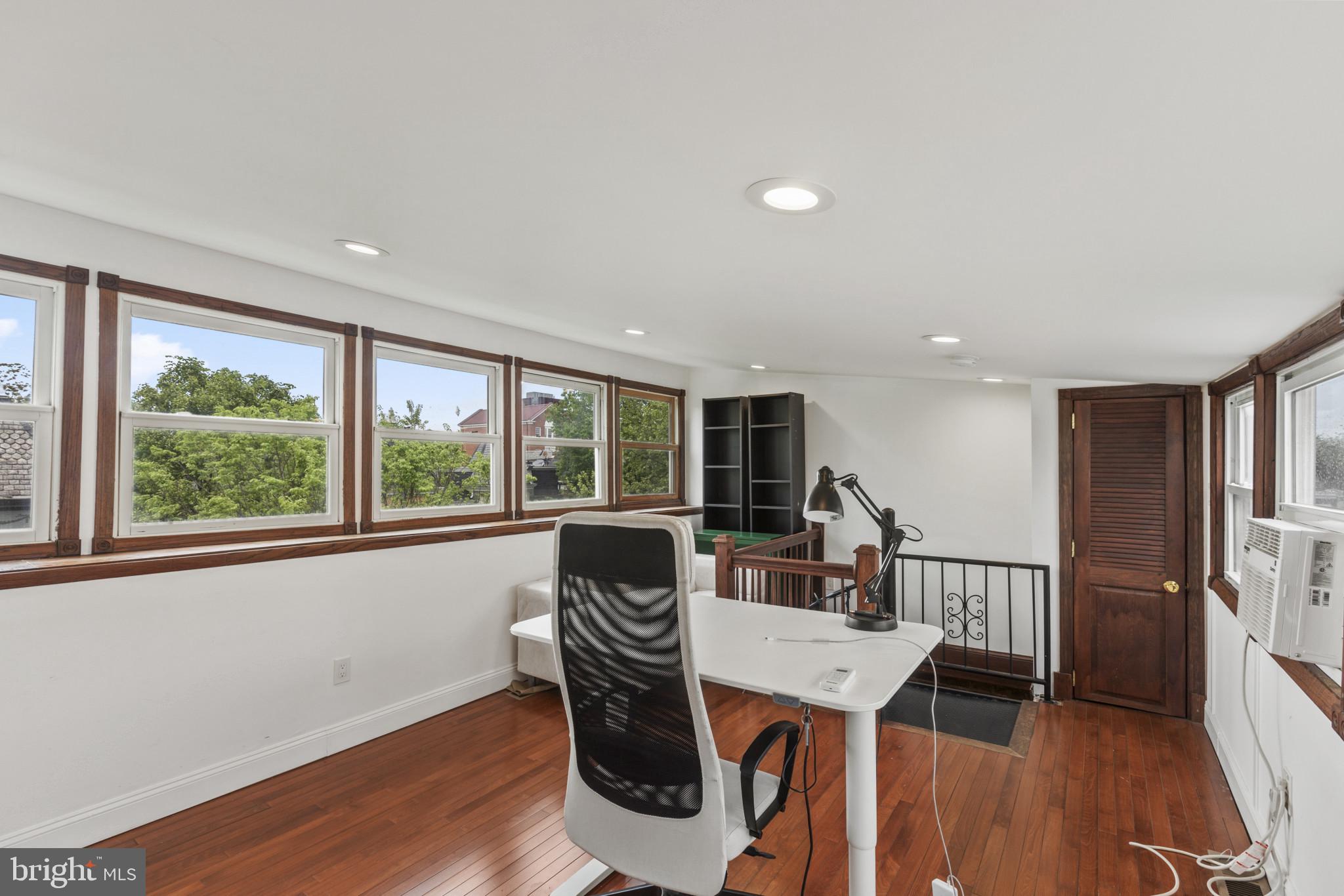 1004 IRVING ST NW