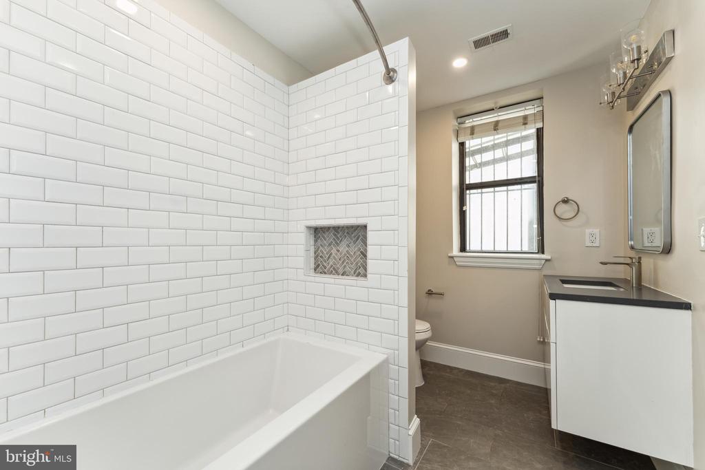 1419 Clifton St NW #101