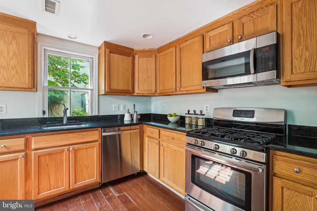 927 G St SE