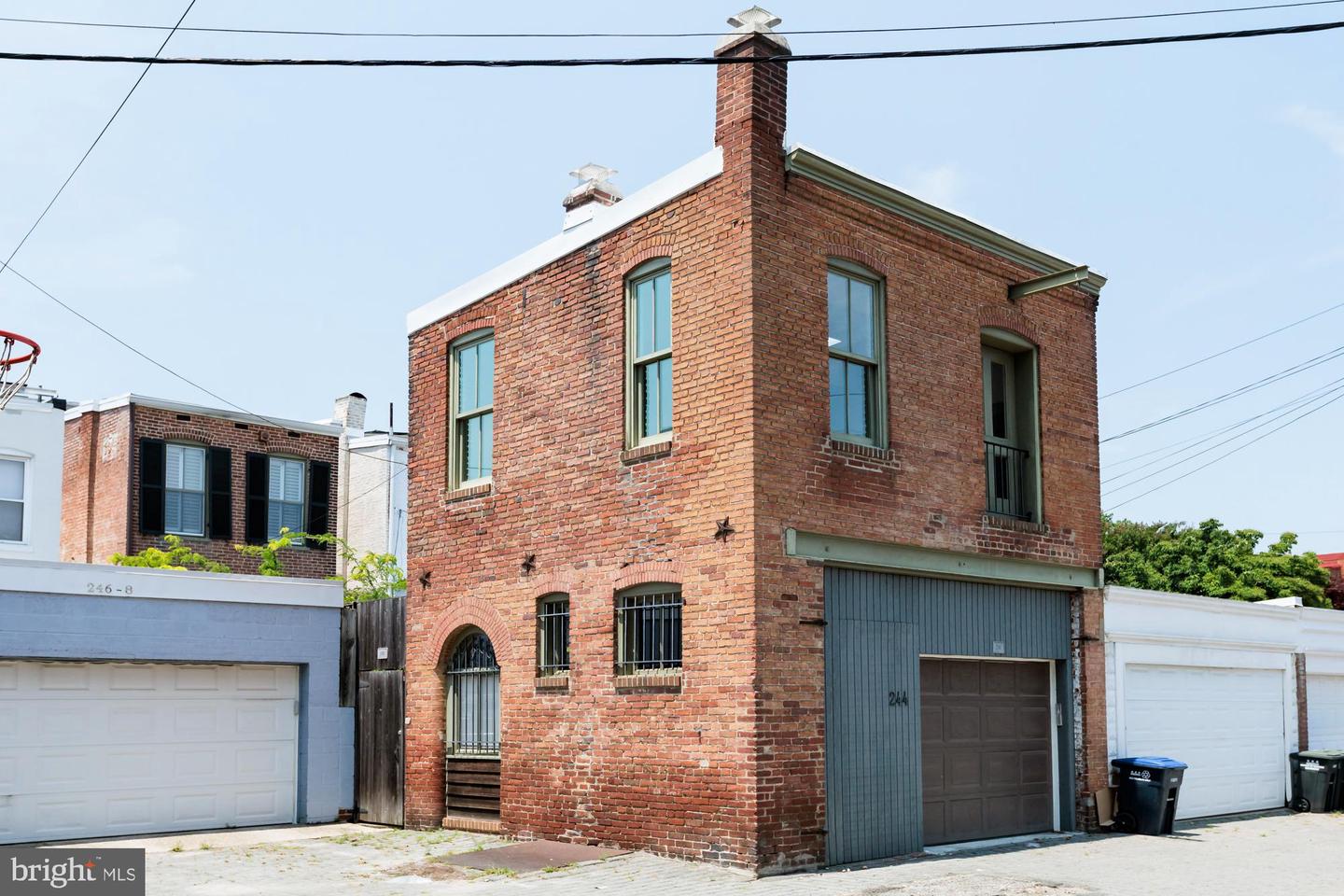 244 8th St SE