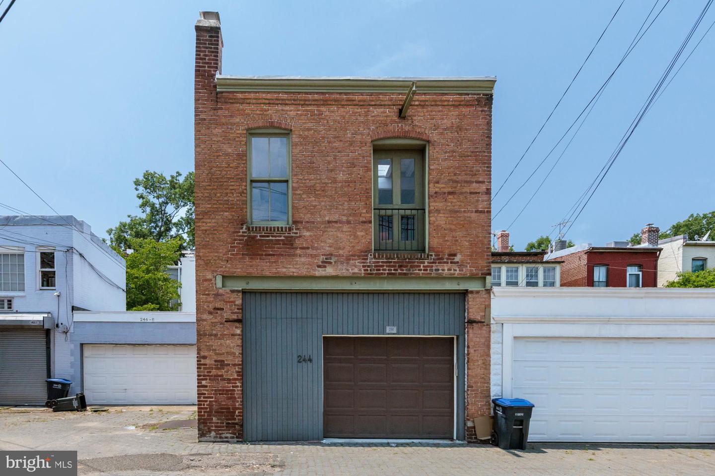 244 8th St SE