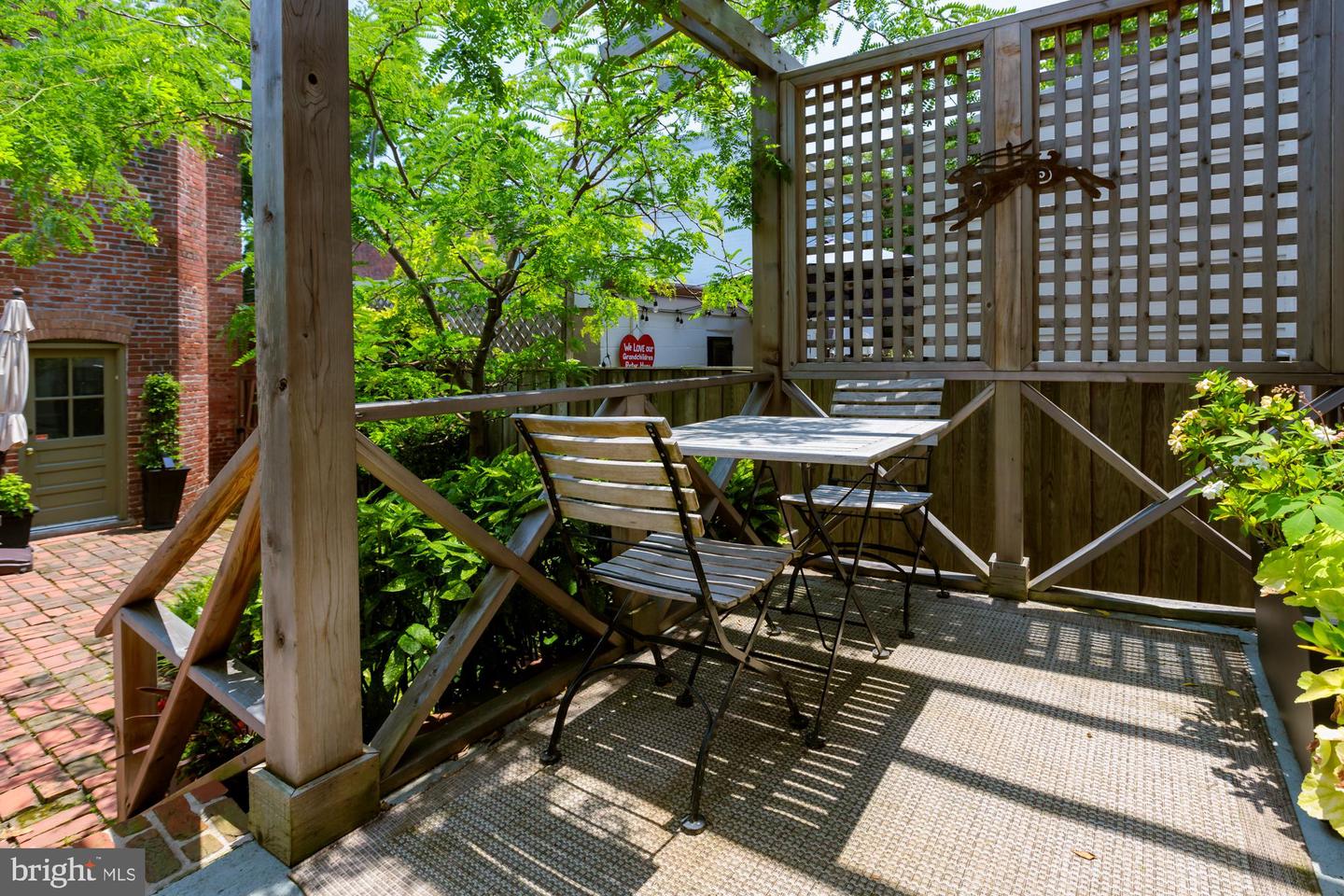 244 8th St SE