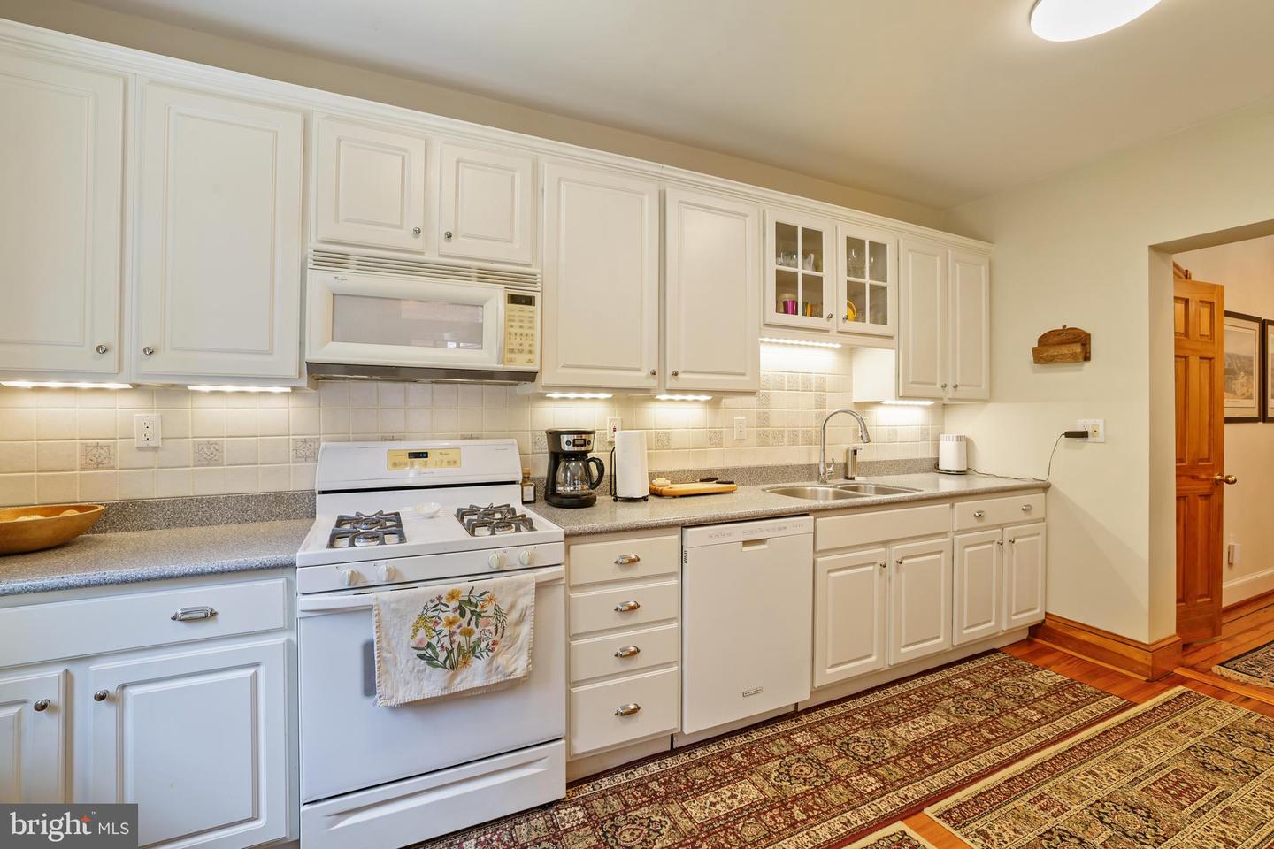 637 Constitution Ave NE