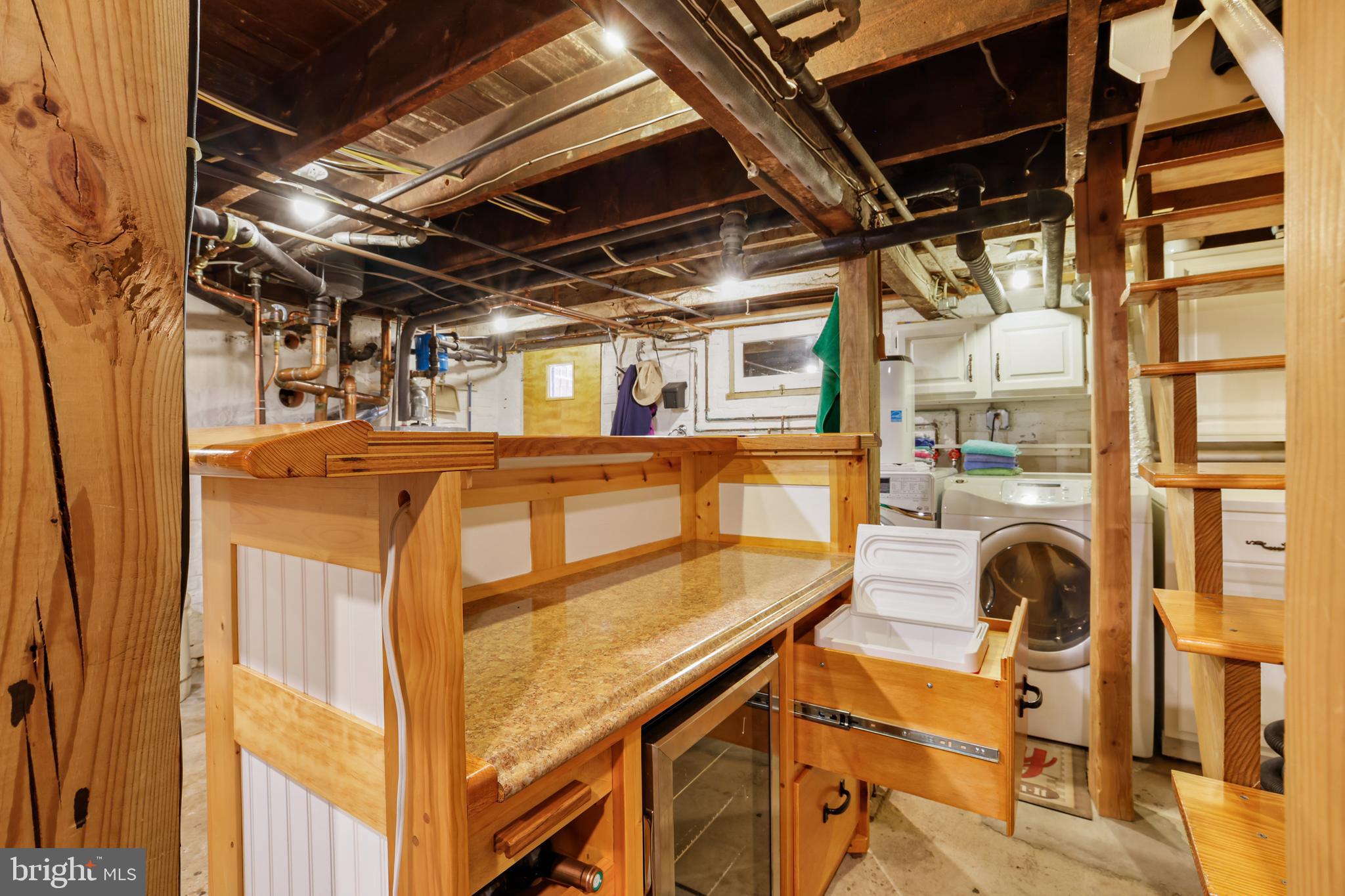 637 Constitution Ave NE